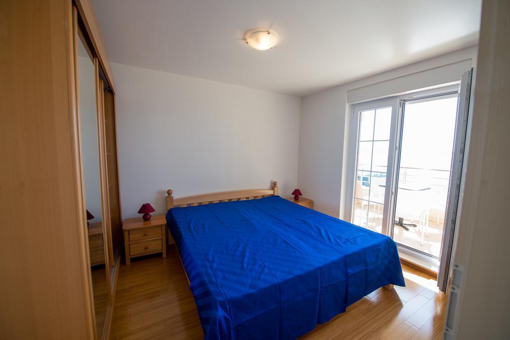 Apartments Karlo Baška Voda Rom bilde