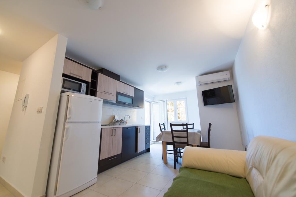 Apartments Karlo Baška Voda Rom bilde