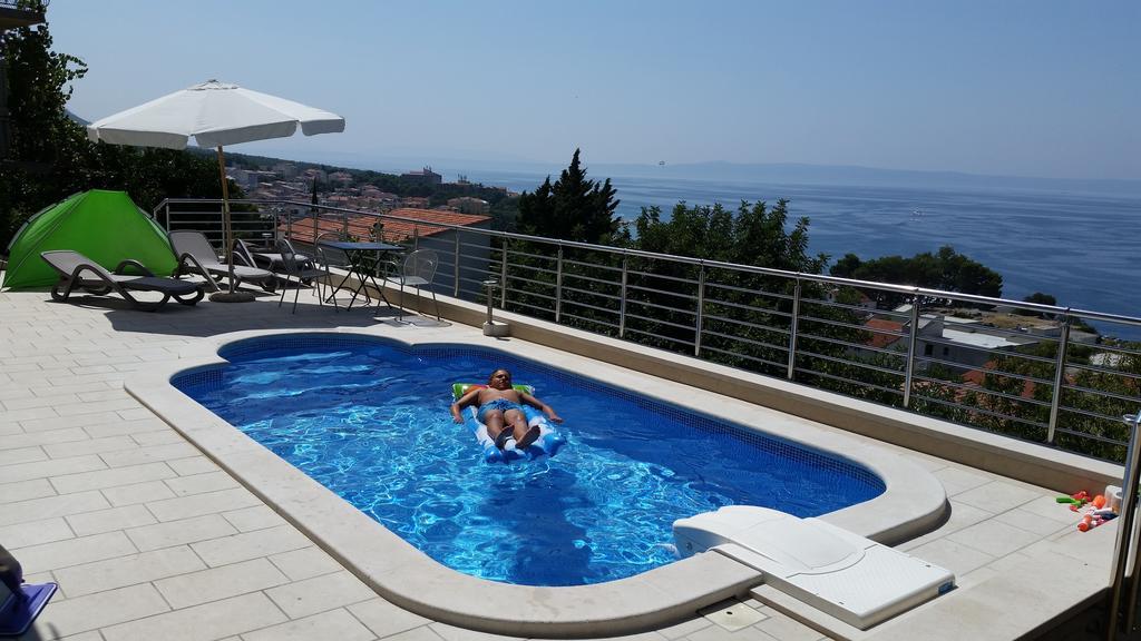Apartments Karlo Baška Voda Eksteriør bilde
