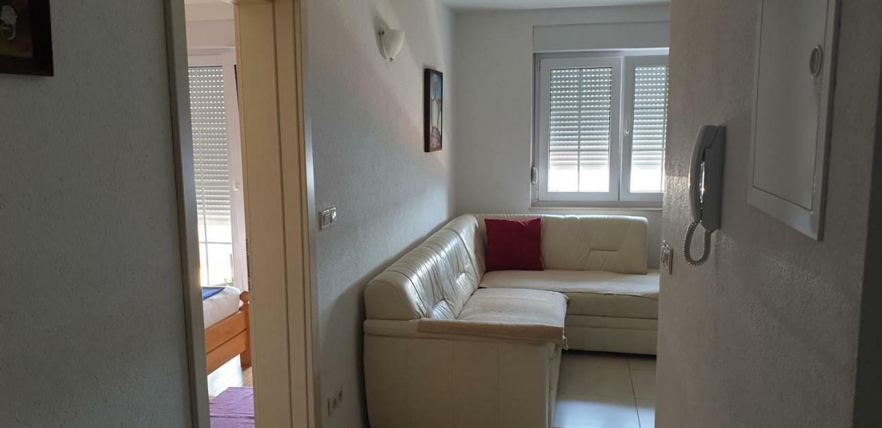 Apartments Karlo Baška Voda Eksteriør bilde